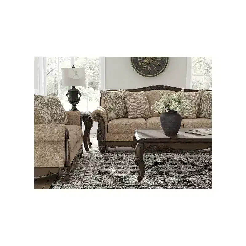 Couchtisch mit dunkelbraunem Finish und Cabriole-Beinen  
